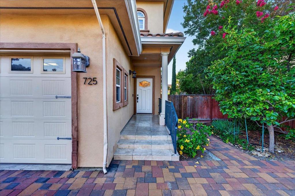 725 W Hacienda Avenue Property Photo 2