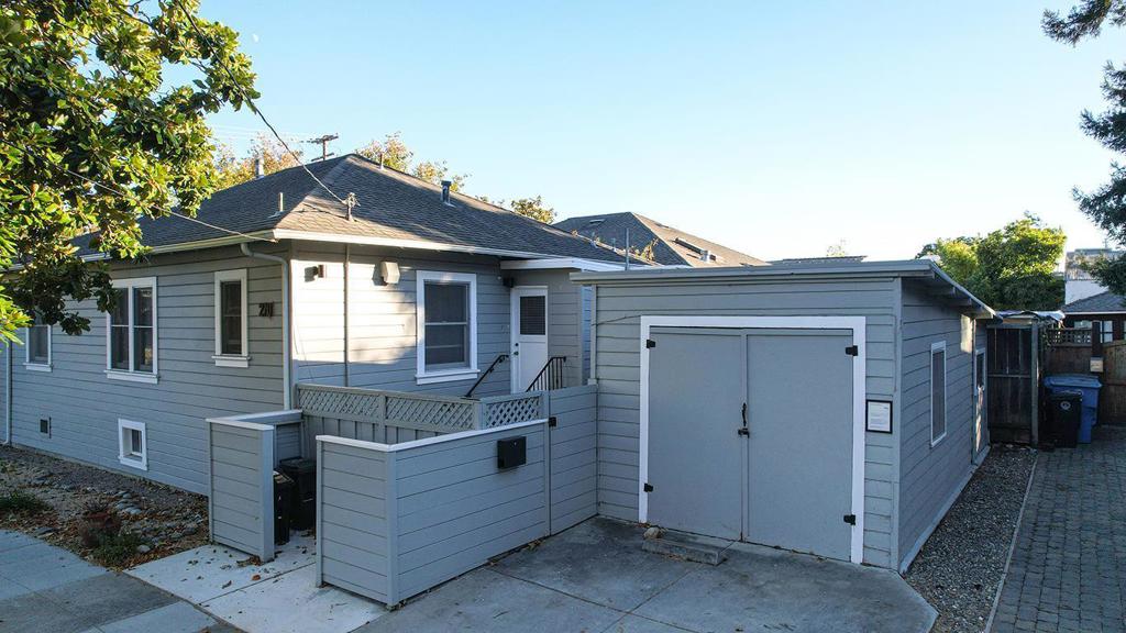 183 Everett Avenue Property Photo 2