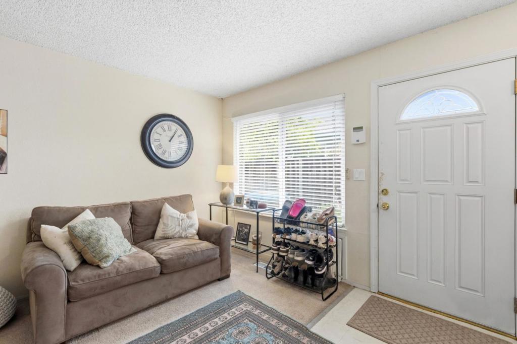 5746 Chesbro Avenue Property Photo 3