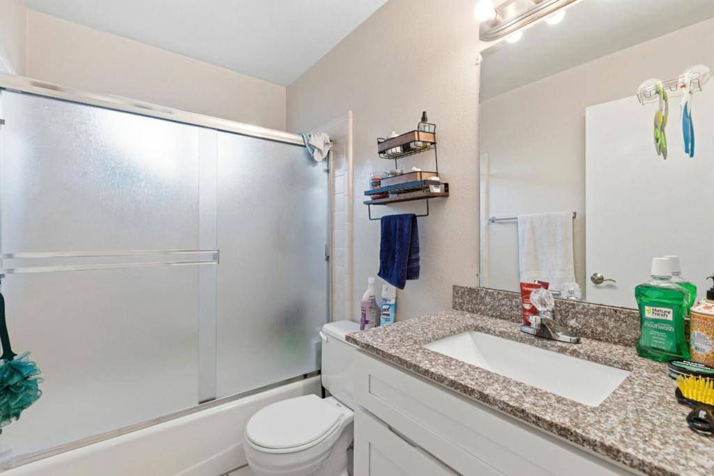 5746 Chesbro Avenue Property Photo 9