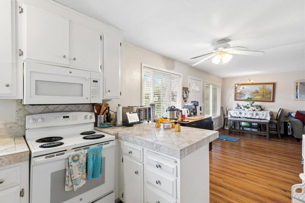 5746 Chesbro Avenue Property Photo 11