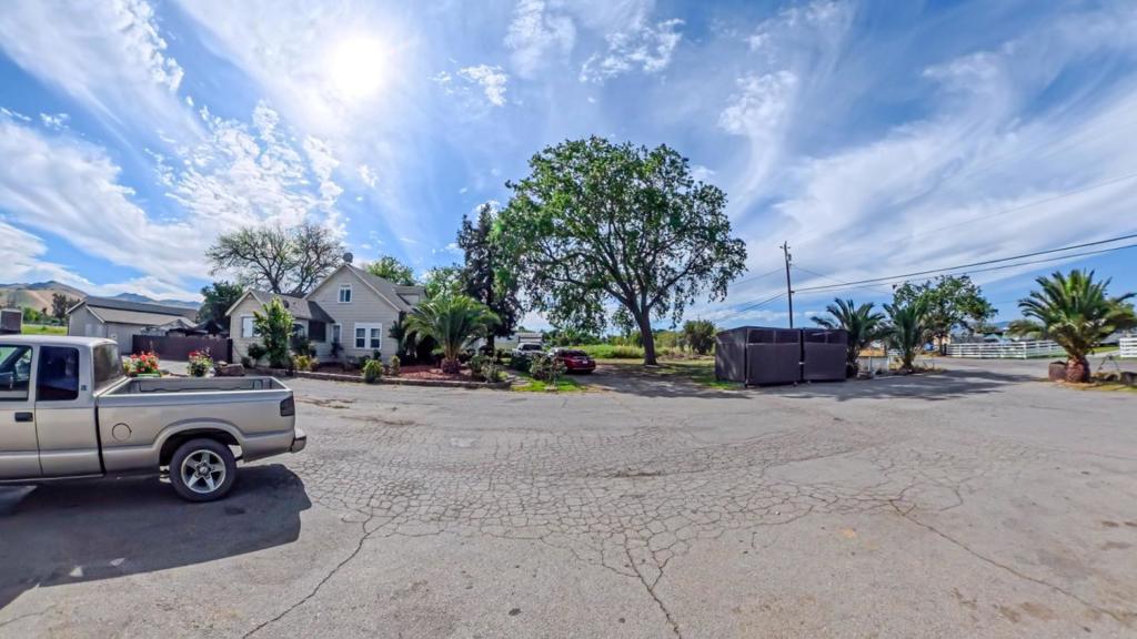 6501 Fairview Road Property Photo 4