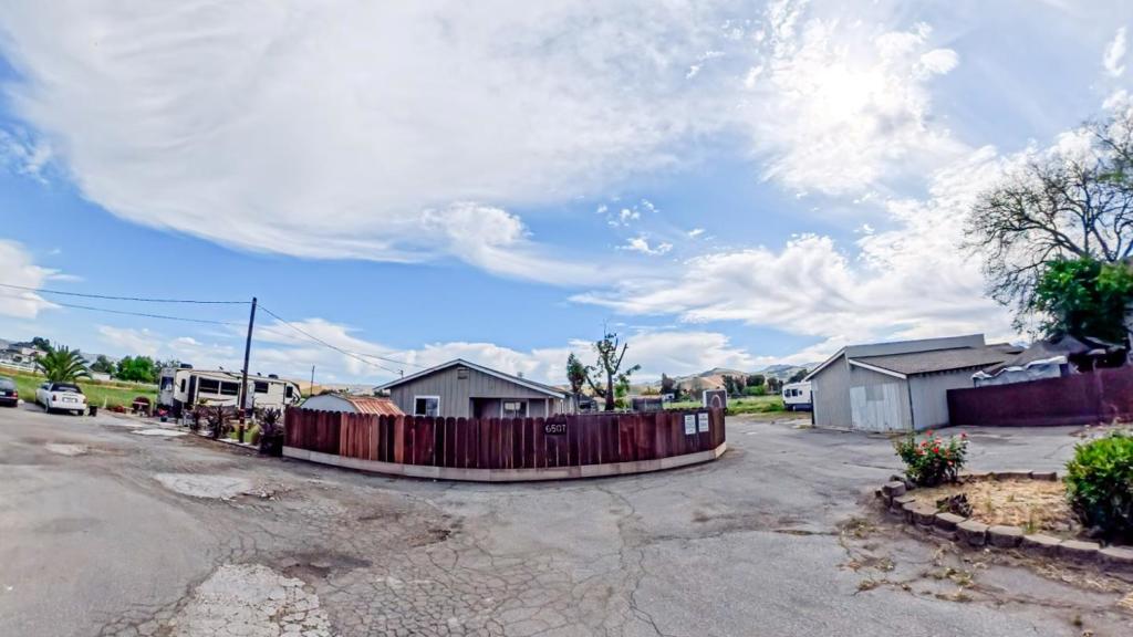 6501 Fairview Road Property Photo 18