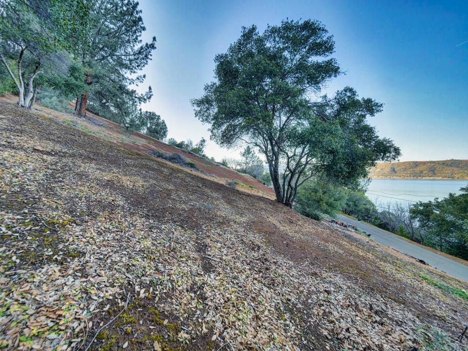 3223 S Lake Drive Property Photo 13