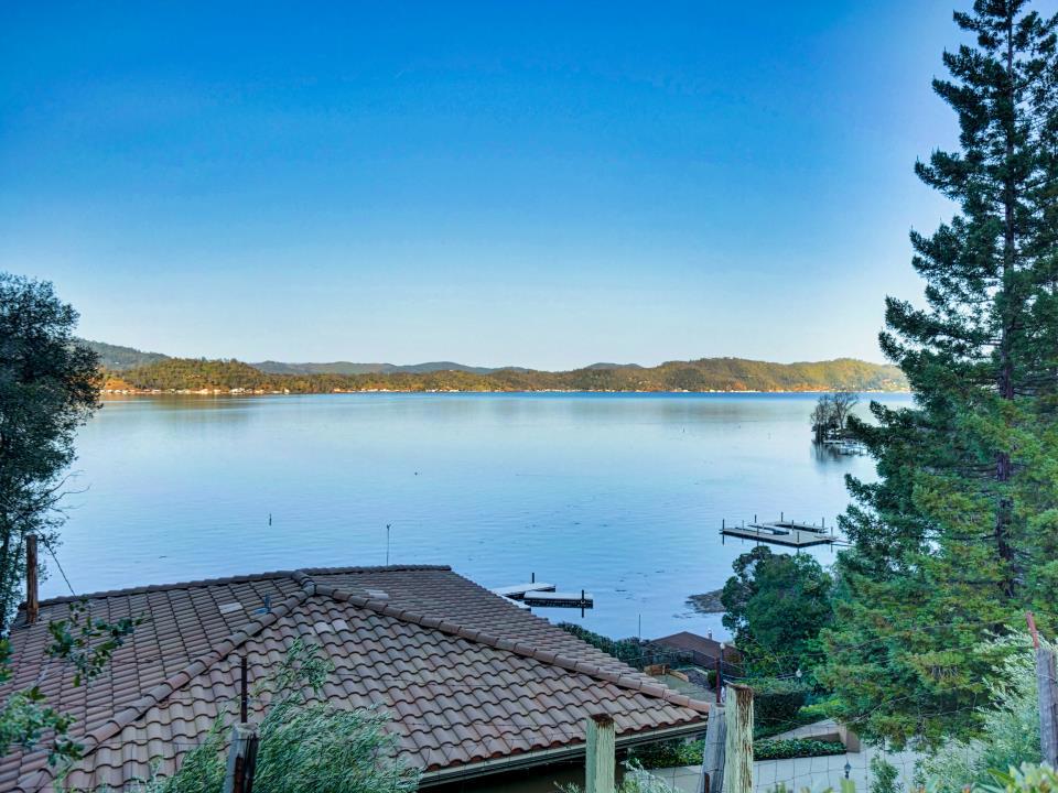 3223 S Lake Drive Property Photo 15