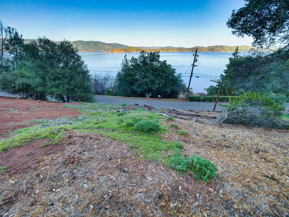 3223 S Lake Drive Property Photo 28