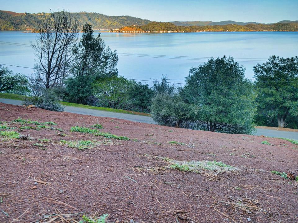 3223 S Lake Drive Property Photo 31