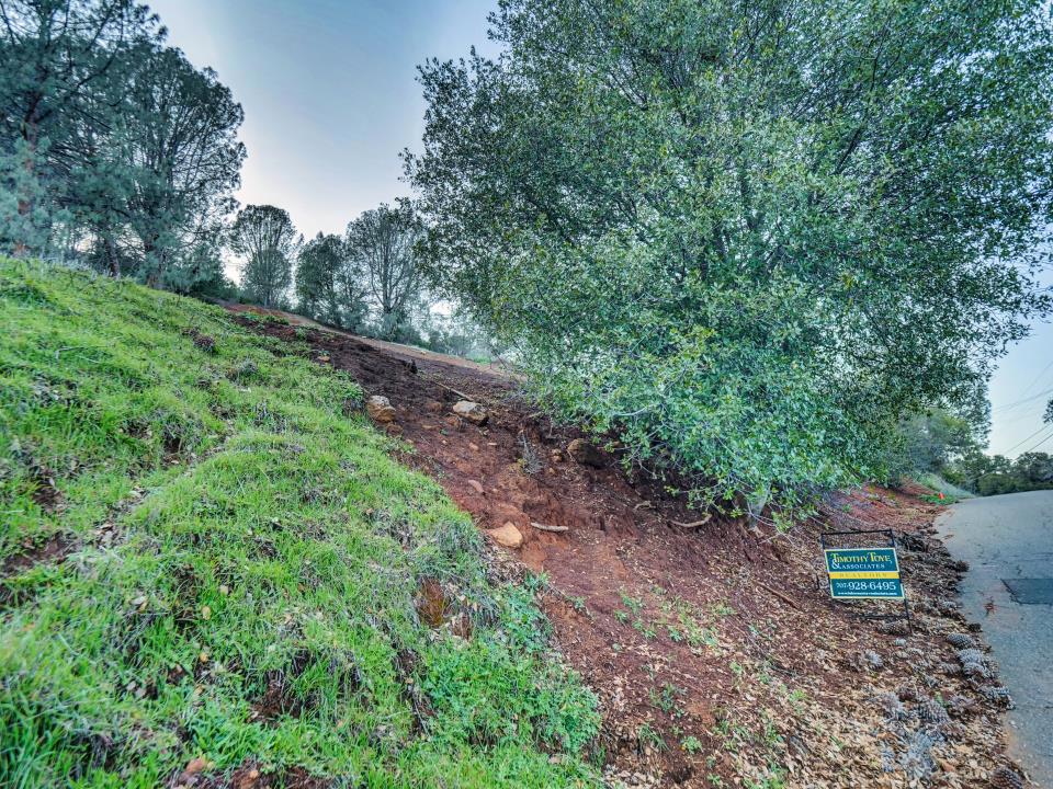 3223 S Lake Drive Property Photo 32