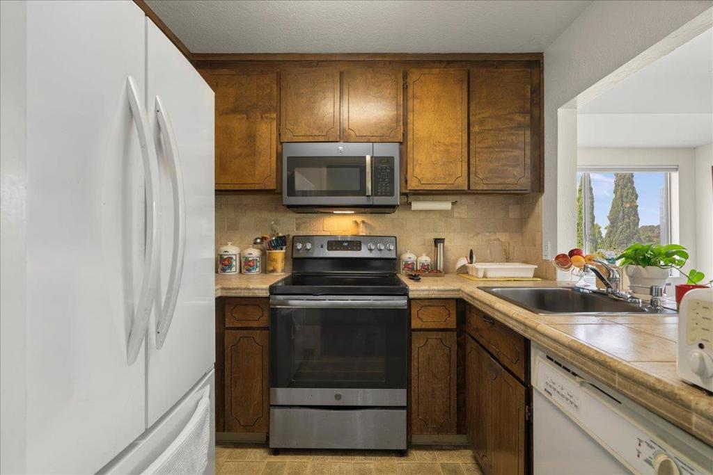 8014 Pinot Noir Court Property Photo 12