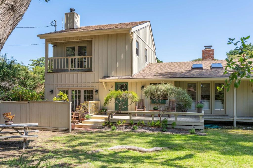 1027 Vaquero Road Property Photo 3