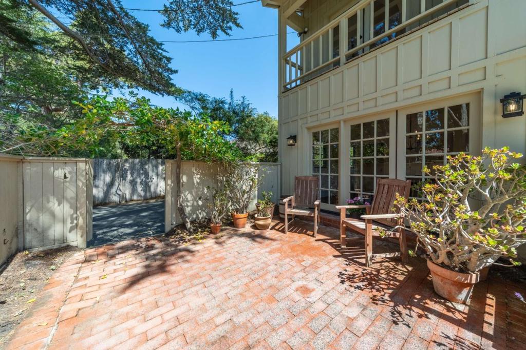 1027 Vaquero Road Property Photo 7