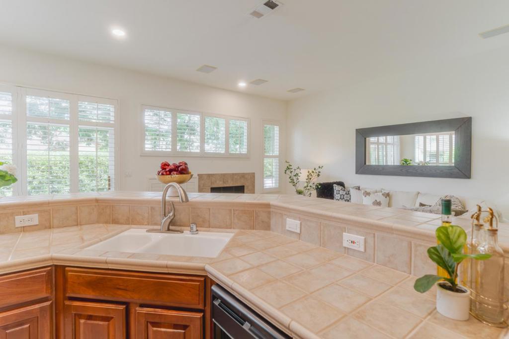 2094 Mataro Way Property Photo 30
