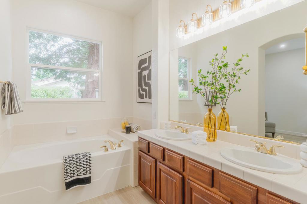 2094 Mataro Way Property Photo 43