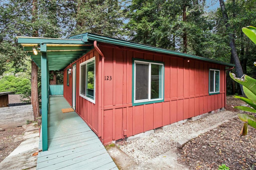 123 Pine Avenue Property Photo 1