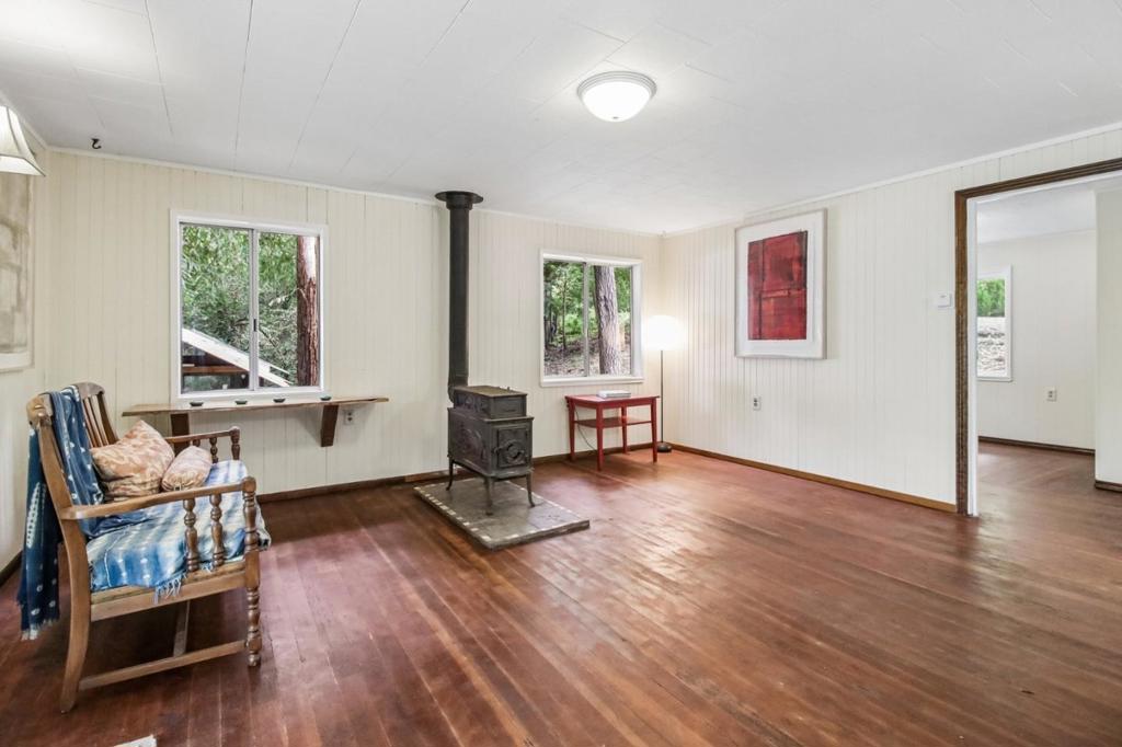 123 Pine Avenue Property Photo 6