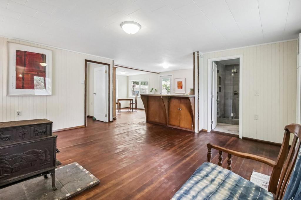 123 Pine Avenue Property Photo 7