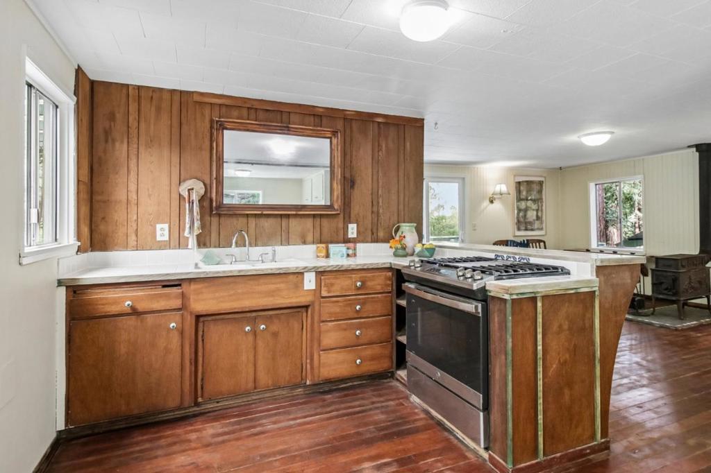 123 Pine Avenue Property Photo 10