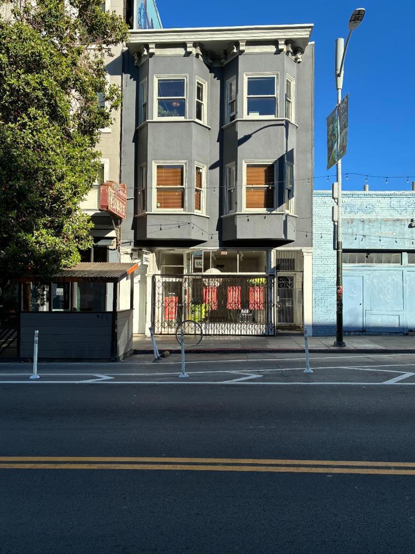 911 Valencia Street Property Photo 3