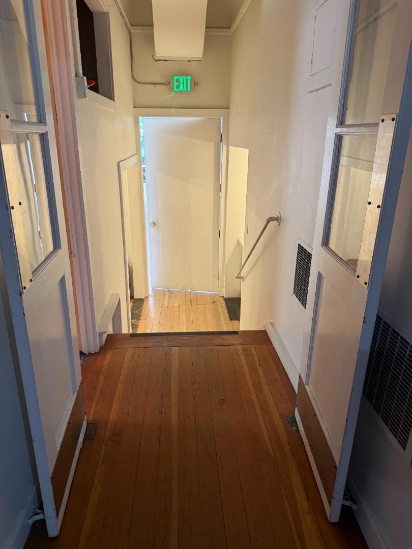 911 Valencia Street Property Photo 10