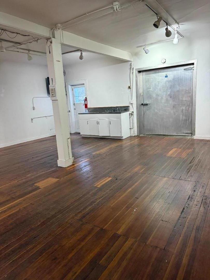 911 Valencia Street Property Photo 12