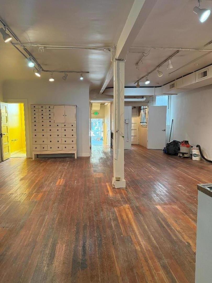 911 Valencia Street Property Photo 17