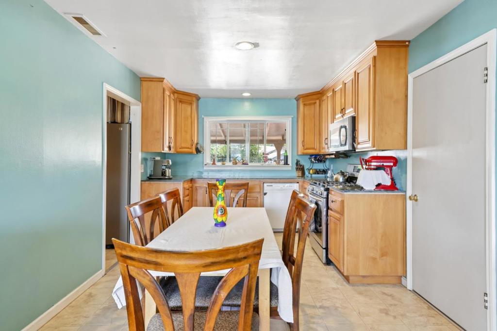 12 Taylor Road Property Photo 24