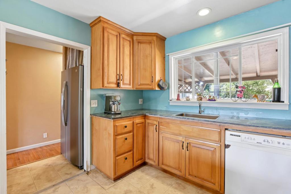 12 Taylor Road Property Photo 25