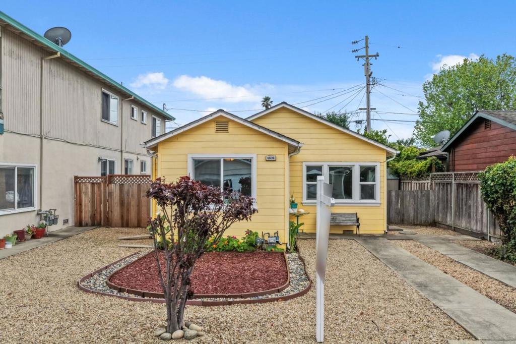 4630 Jewel Street Property Photo 5