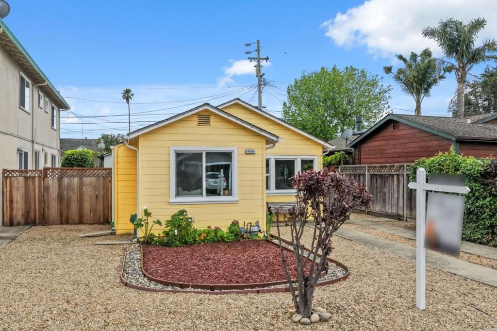4630 Jewel Street Property Photo 6