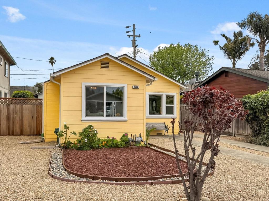 4630 Jewel Street Property Photo 8