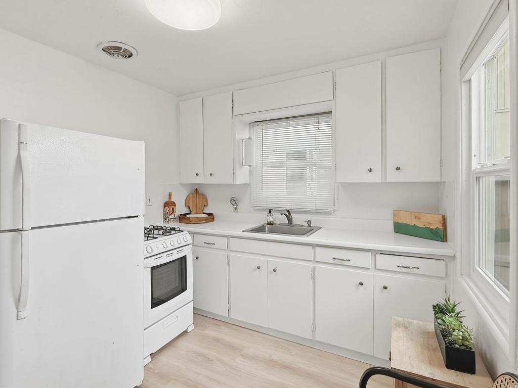 4630 Jewel Street Property Photo 16