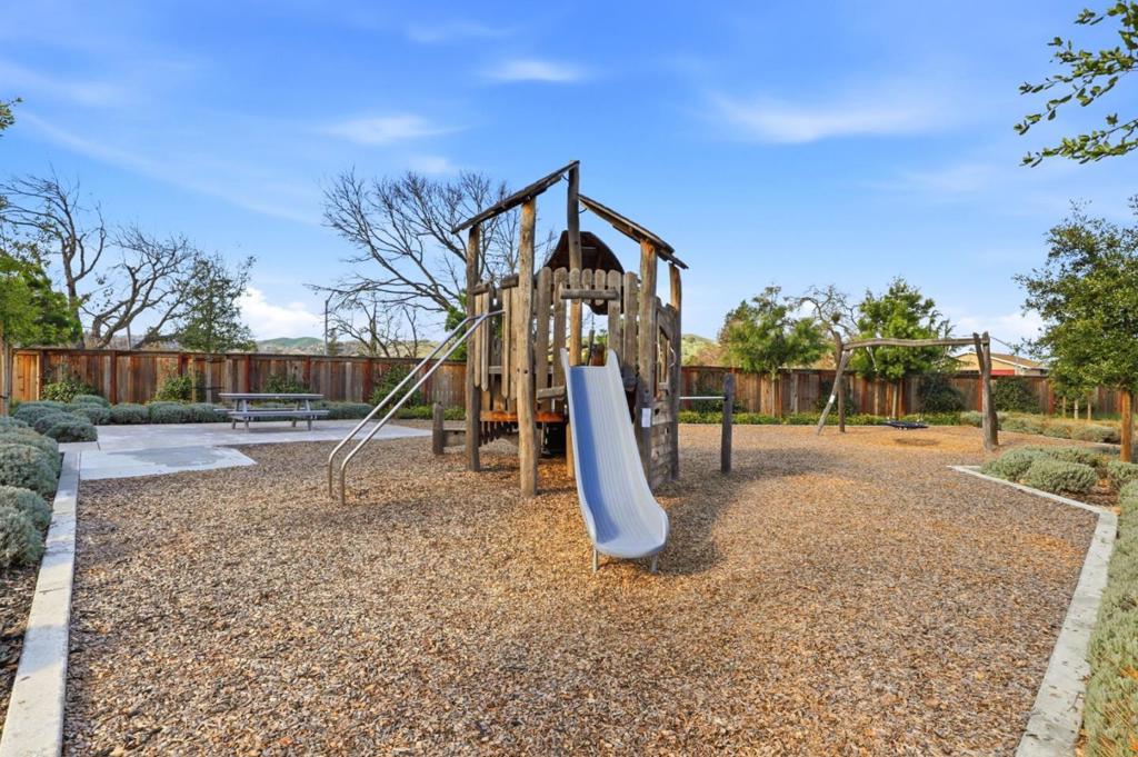 18207 Rebollo Lane Property Photo 37