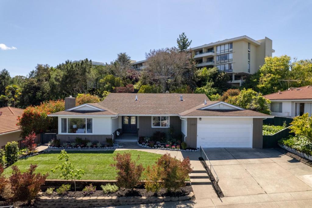 1857 Hunt Drive Property Photo 1