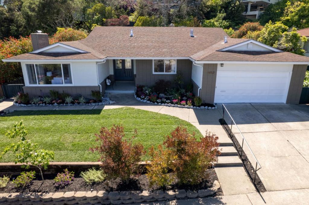 1857 Hunt Drive Property Photo 3