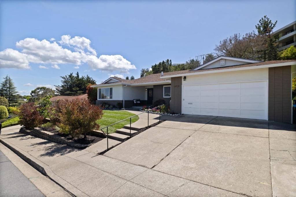 1857 Hunt Drive Property Photo 4