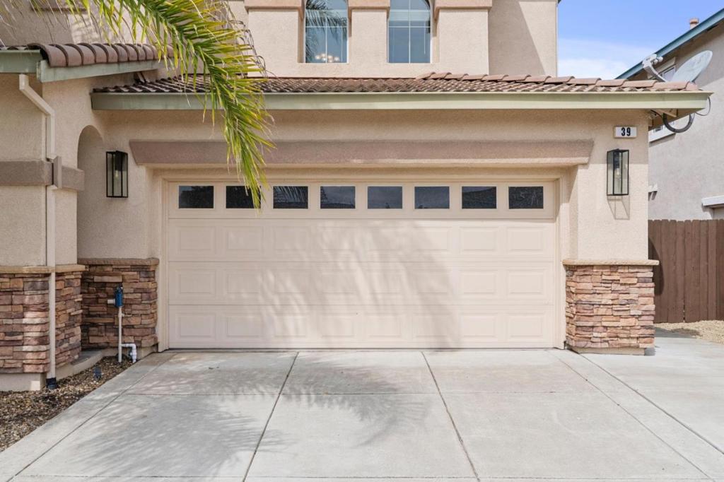 39 Escher Circle Property Photo 7