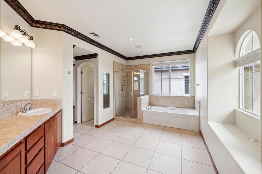 39 Escher Circle Property Photo 24