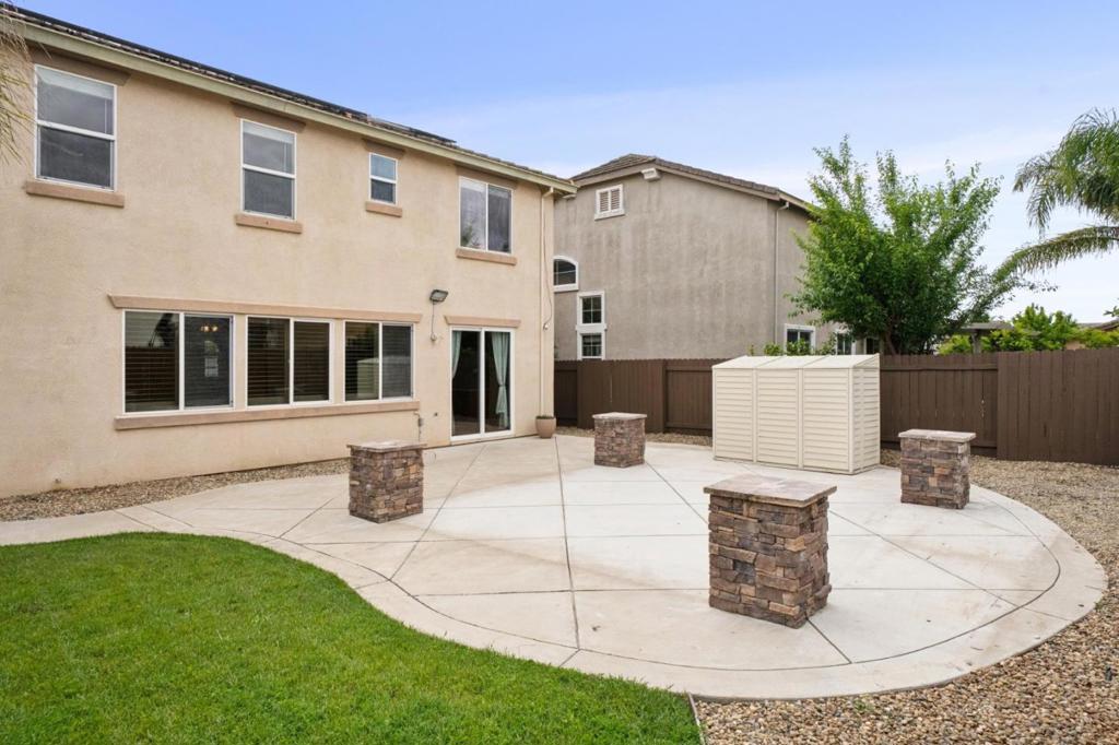 39 Escher Circle Property Photo 32