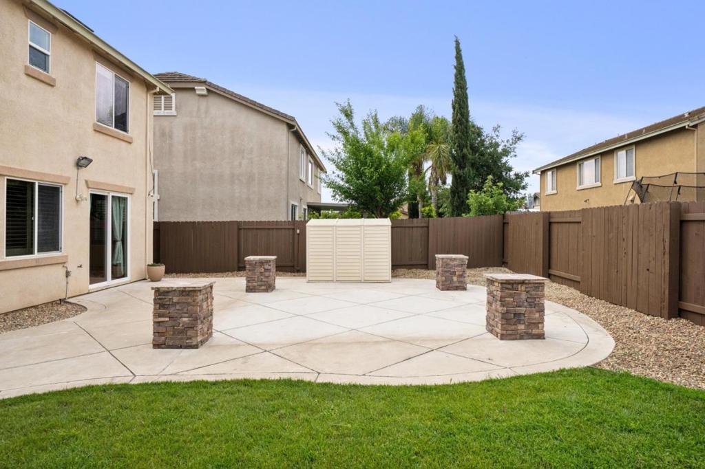 39 Escher Circle Property Photo 33