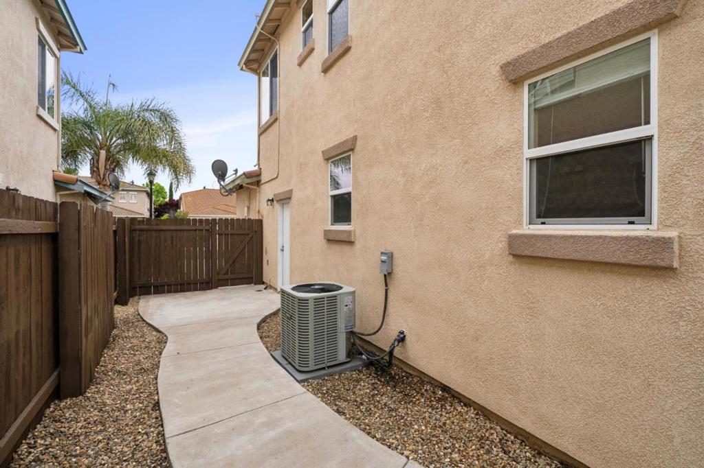 39 Escher Circle Property Photo 36