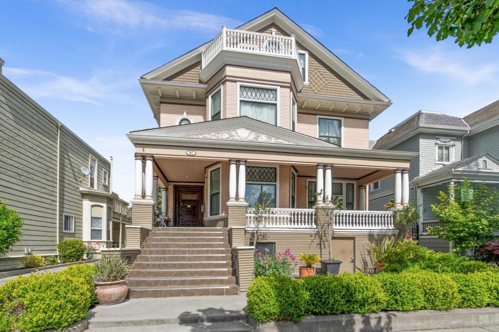 80 S 6th Street Property Photo 1