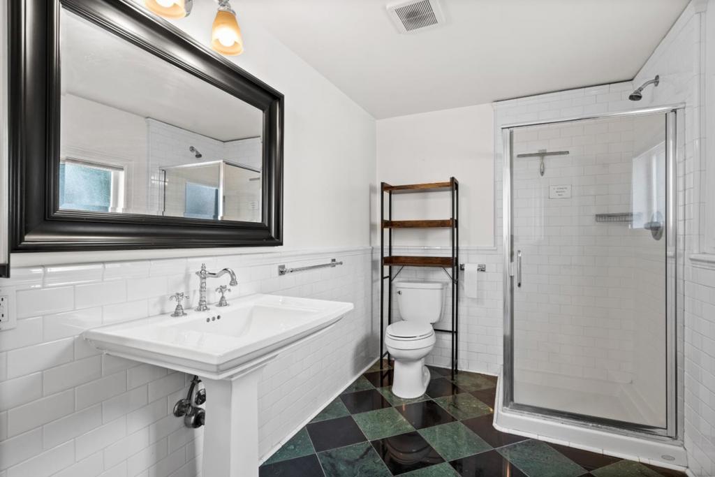 80 S 6th Street Property Photo 4
