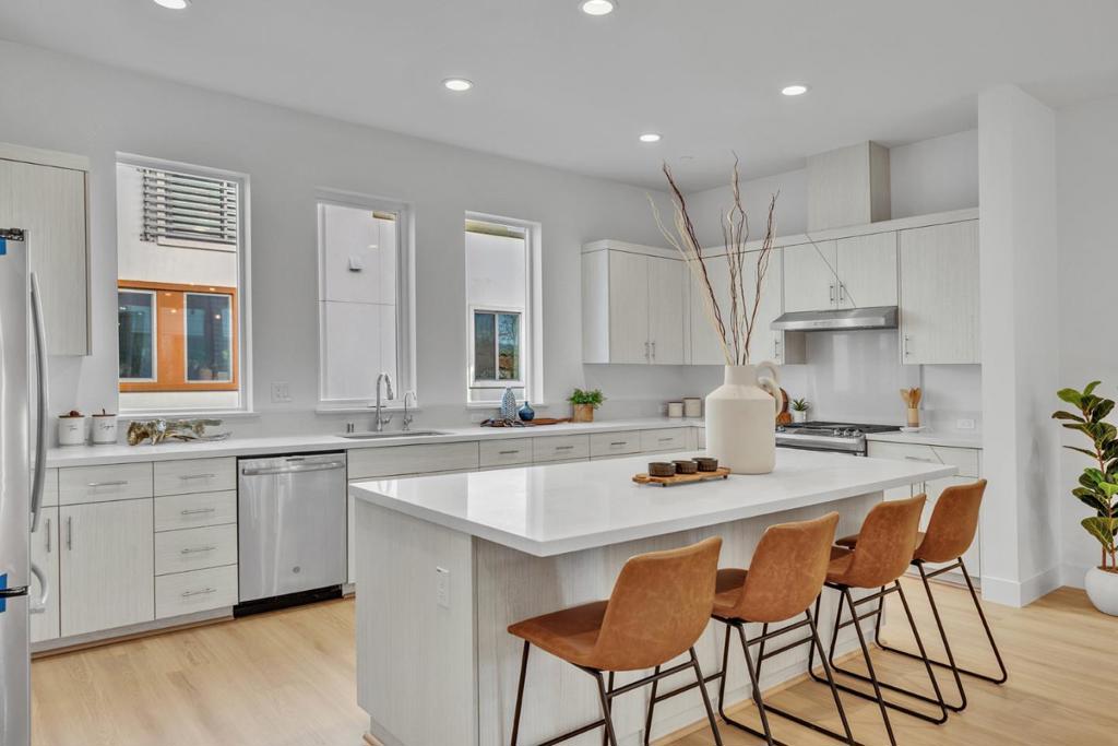 7922 Regional Property Photo 1