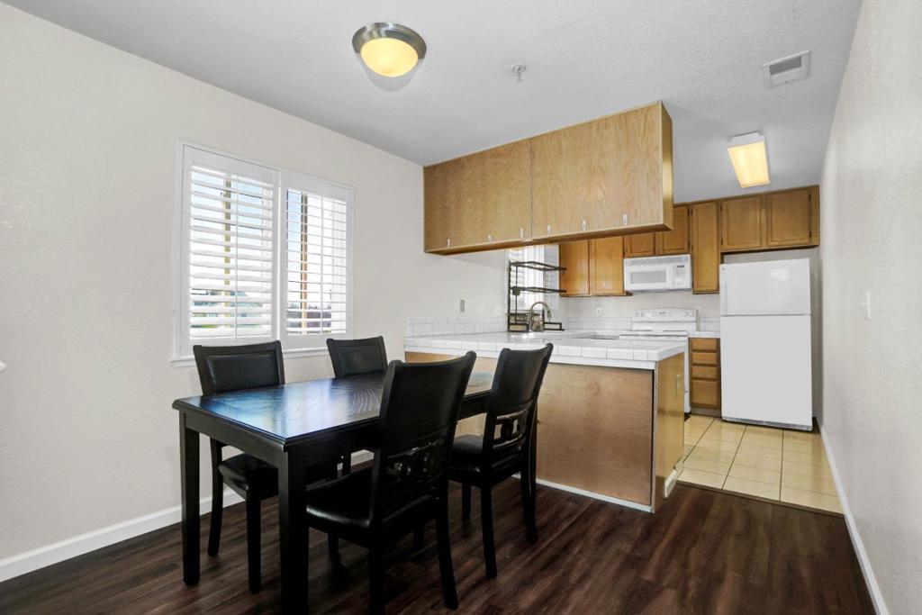 920 Elgin Street G Property Photo 4
