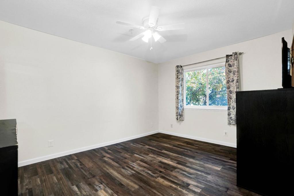 920 Elgin Street G Property Photo 7