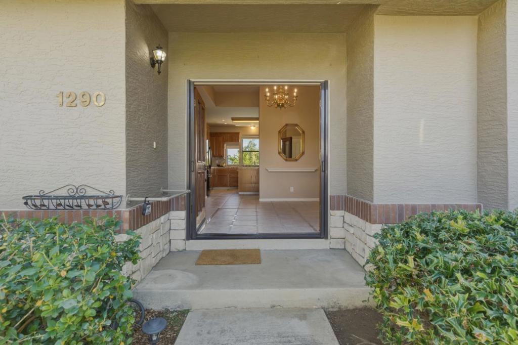 1290 Sonnys Way Property Photo 5