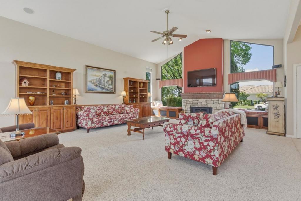 1290 Sonnys Way Property Photo 15