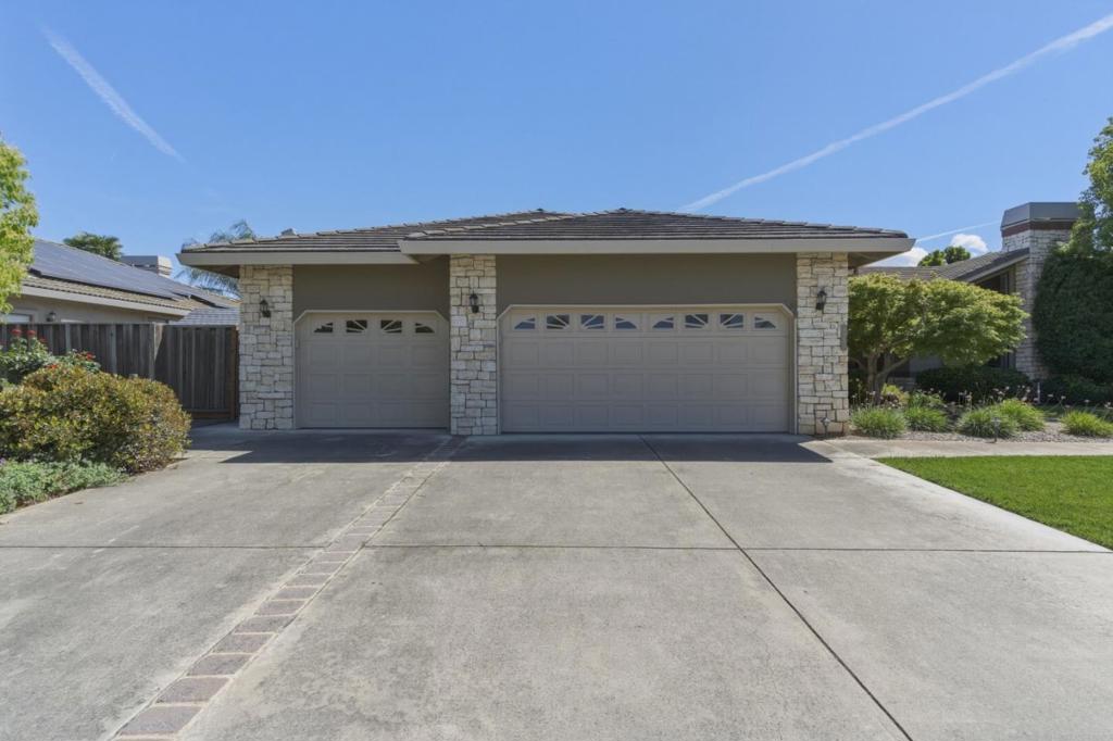 1290 Sonnys Way Property Photo 40