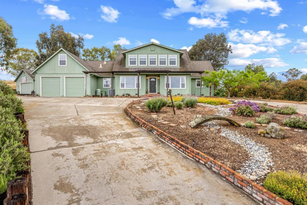 10230 Whiskey Hill Lane Property Photo 4
