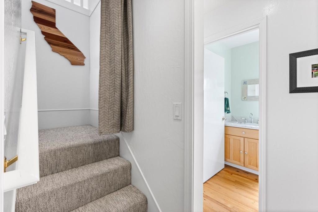 10230 Whiskey Hill Lane Property Photo 32